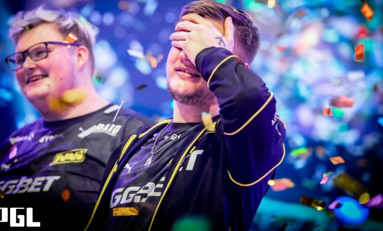 BONITO GESTO DE S1MPLE CON JAMES BANKS 1 Bonito gesto de S1mple