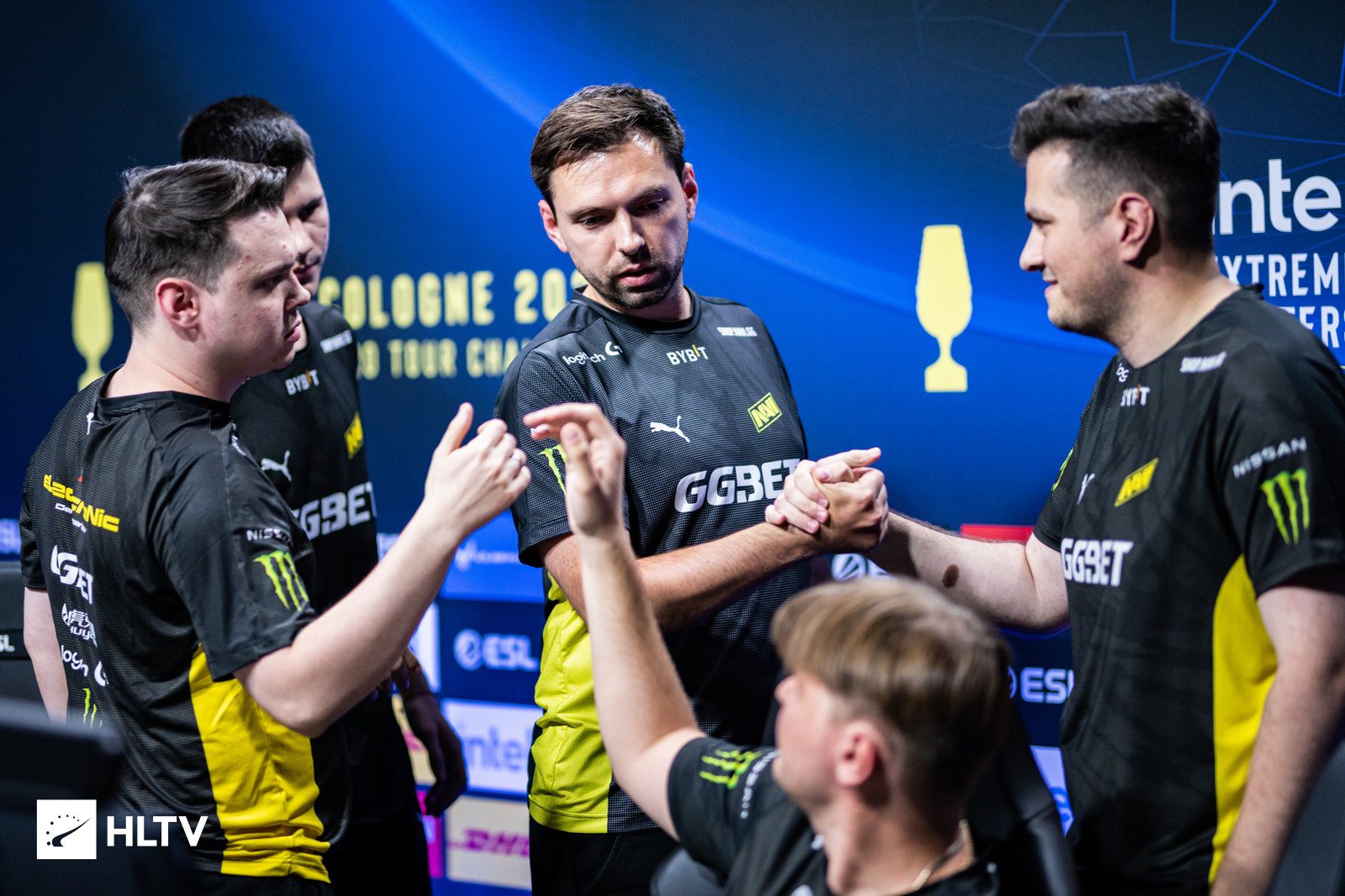 NATUS VINCERE DESPLAZA A FAZE DEL PUESTO NUMERO 1 1 NATUS VINCERE