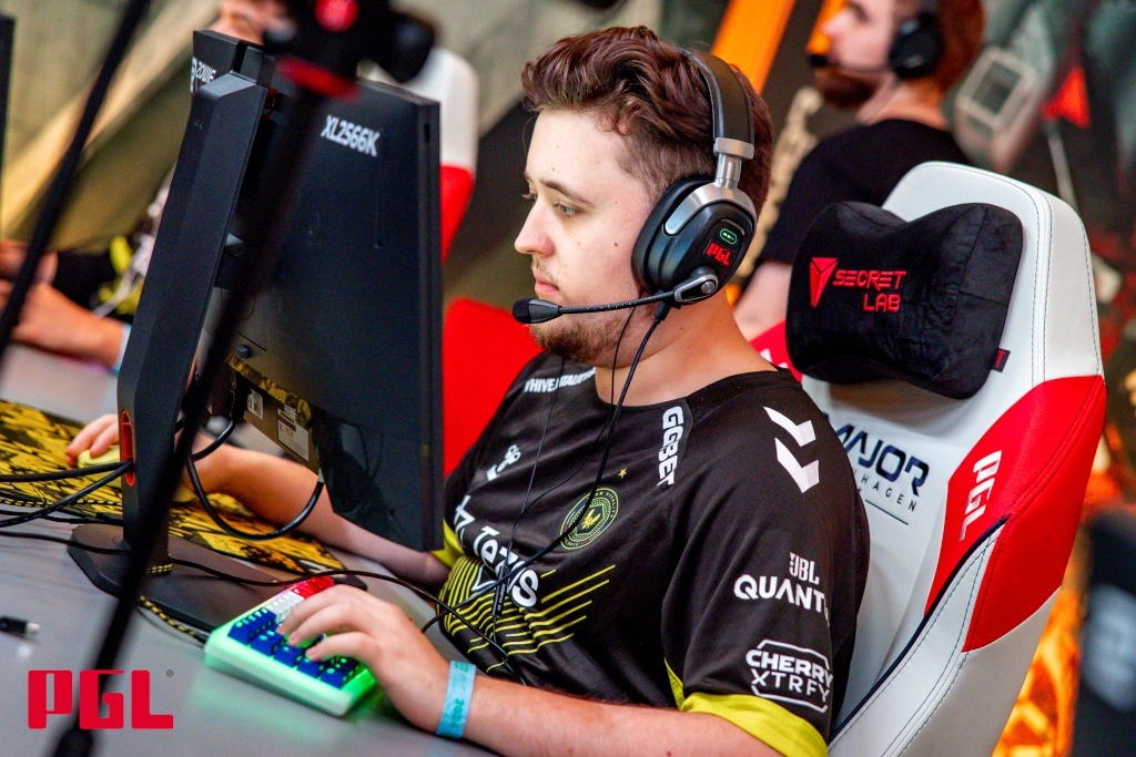 GUÍA COMPLETA DE ROLES Y POSICIONES DE JUGADORES EN CS2 ROLES Y POSICIONES DE JUGADORES EN CS2